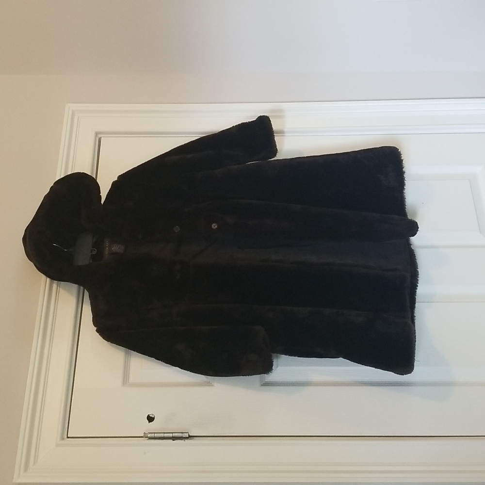 Kids faux fur coat. Size 6, brown.